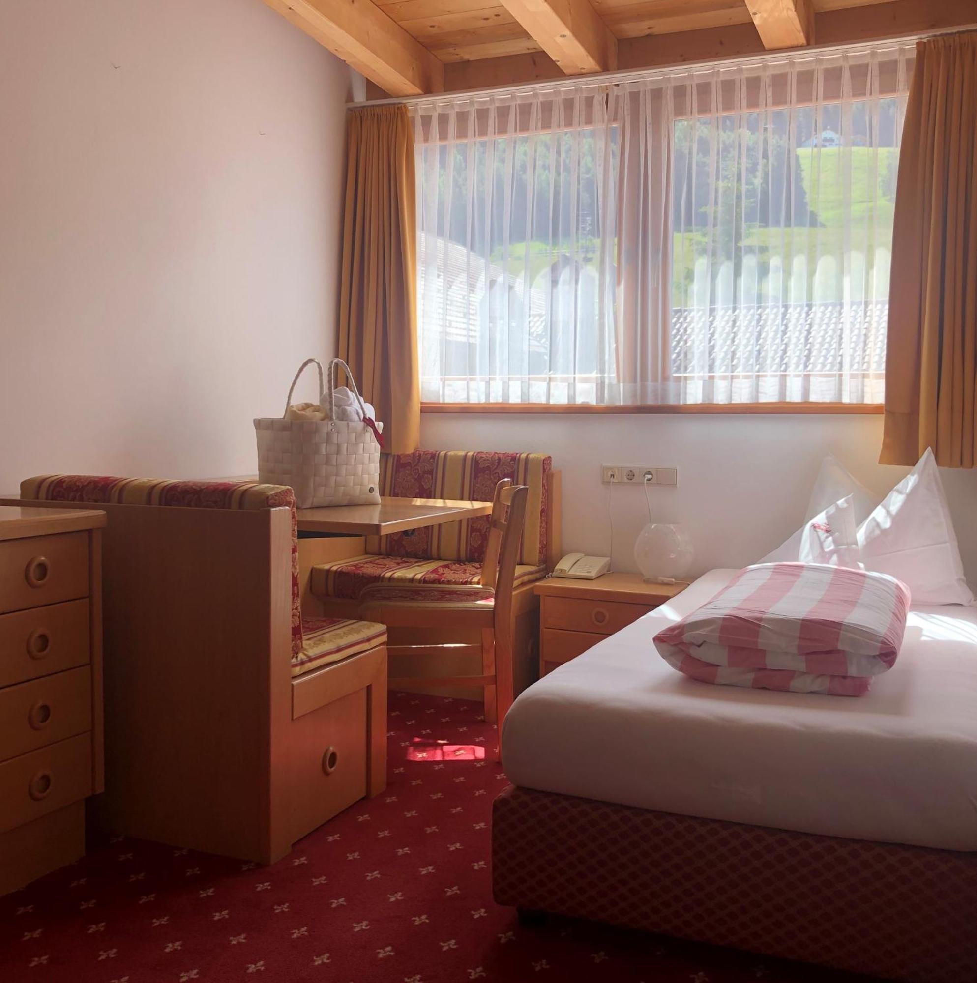 Hotel Rosslaufhof カステルロット エクステリア 写真